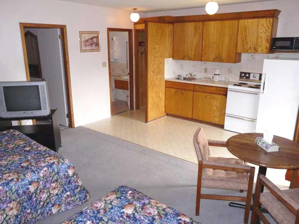 A-1 Alberni Inn Порт Алберни Стая снимка