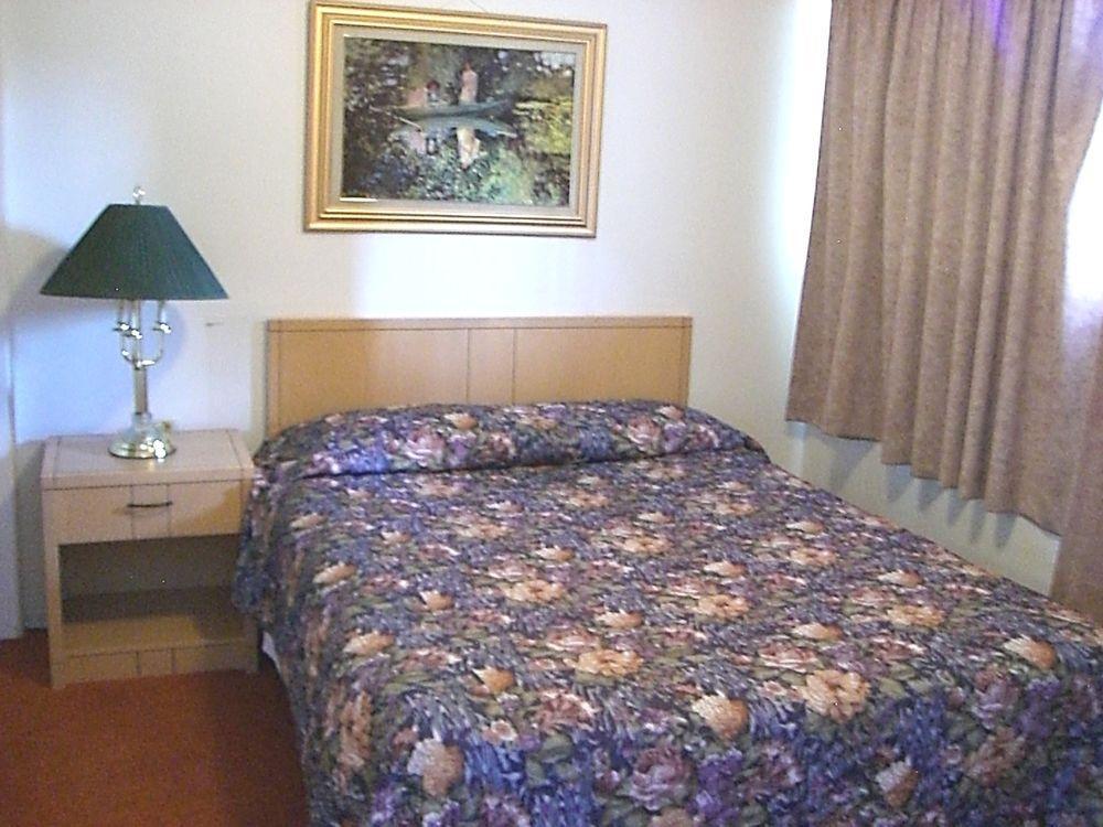 A-1 Alberni Inn Порт Алберни Екстериор снимка