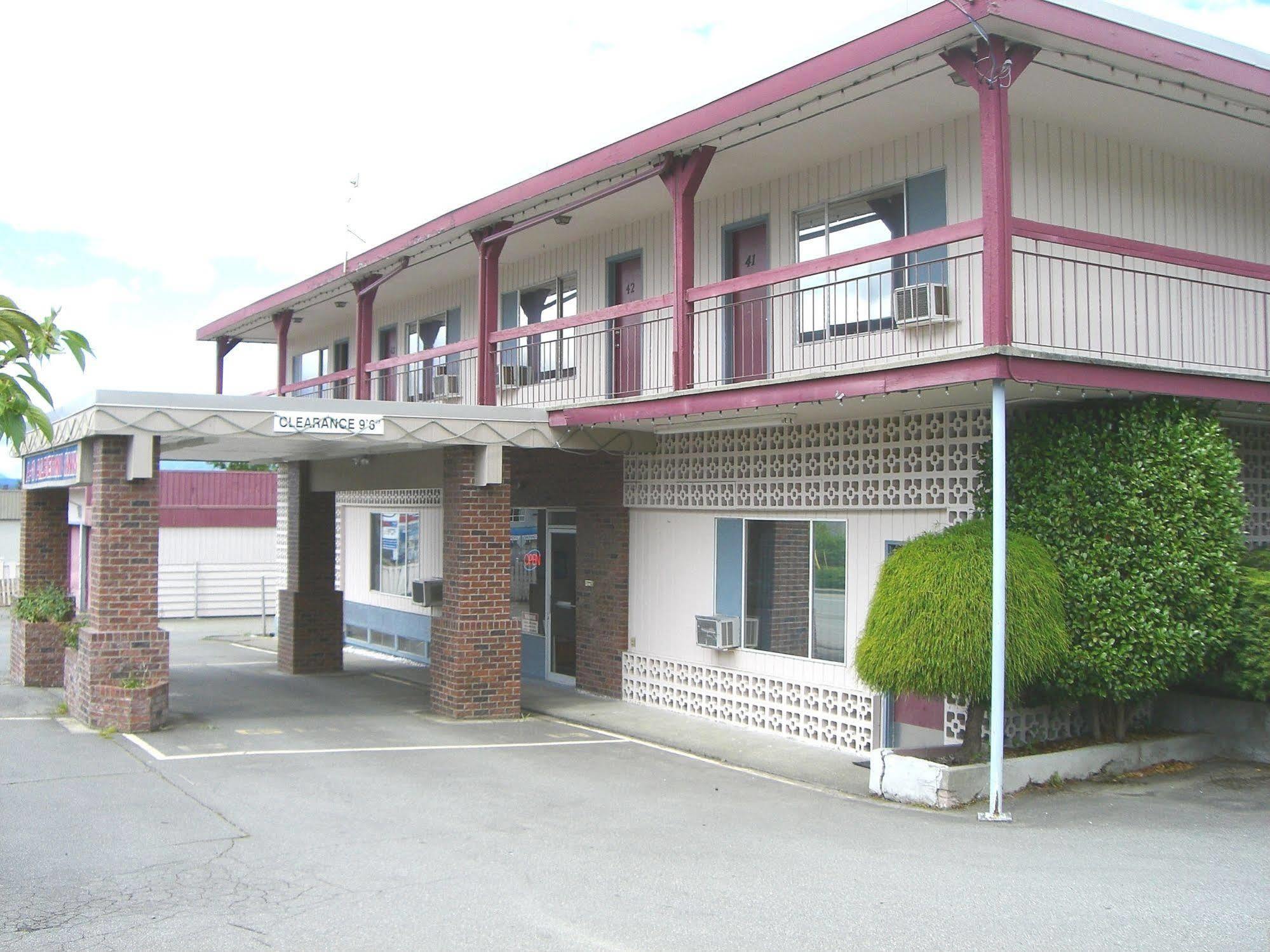 A-1 Alberni Inn Порт Алберни Екстериор снимка