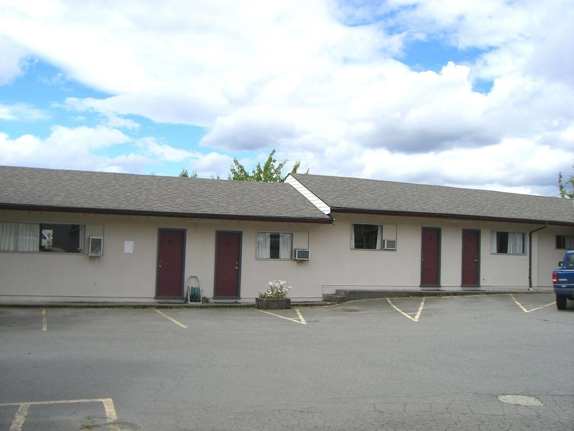 A-1 Alberni Inn Порт Алберни Екстериор снимка