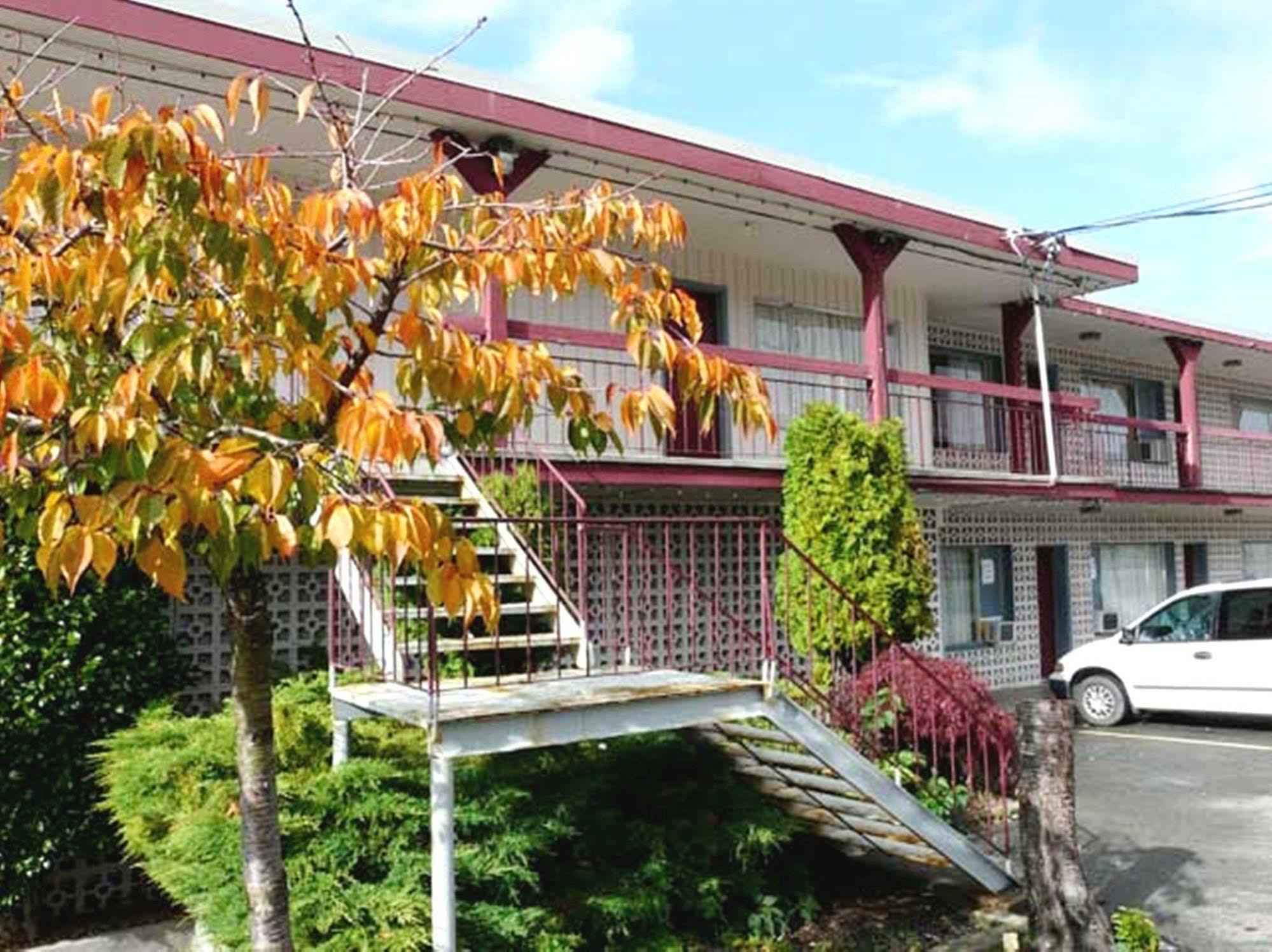 A-1 Alberni Inn Порт Алберни Екстериор снимка