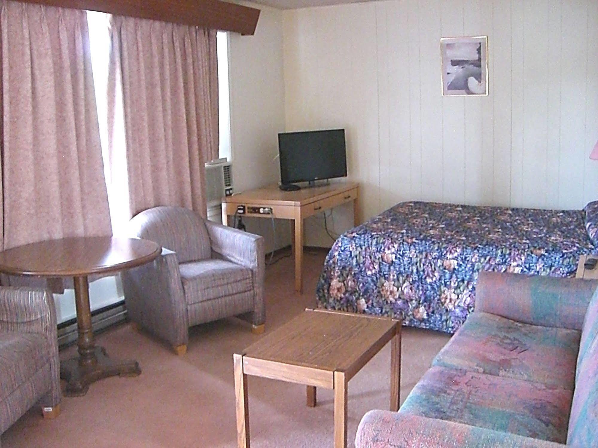 A-1 Alberni Inn Порт Алберни Екстериор снимка