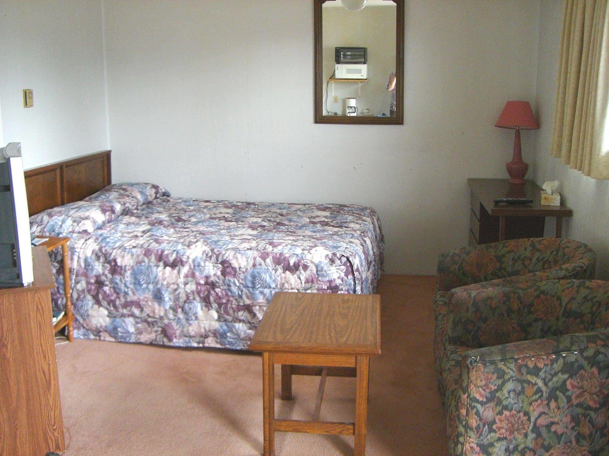 A-1 Alberni Inn Порт Алберни Екстериор снимка