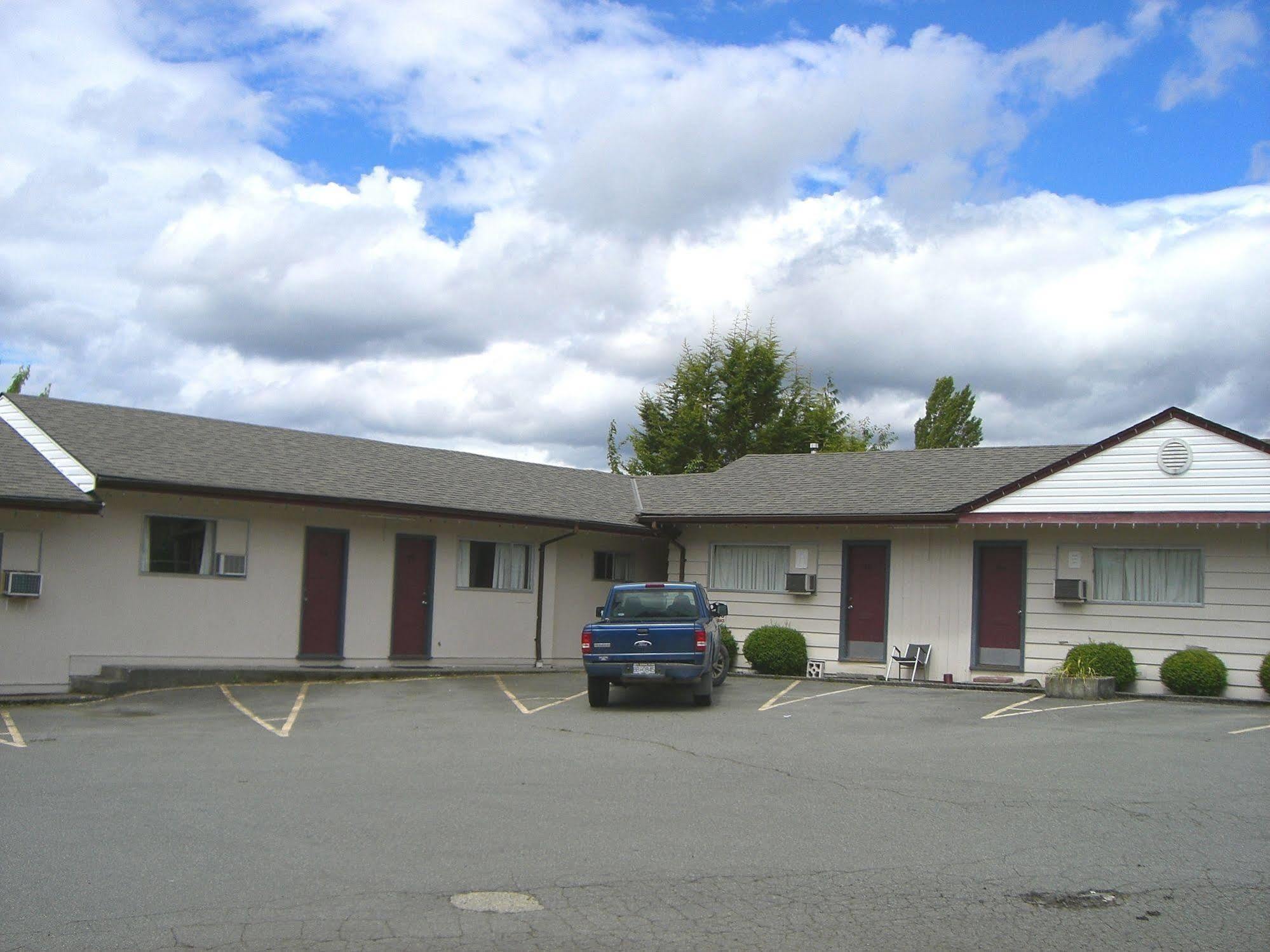 A-1 Alberni Inn Порт Алберни Екстериор снимка