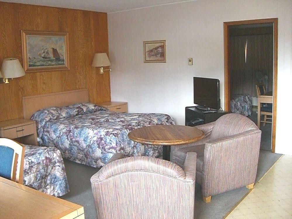 A-1 Alberni Inn Порт Алберни Екстериор снимка